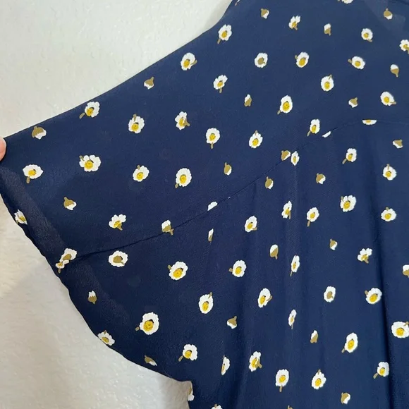 Madewell Navy Floral Blouse, XL - Picture 6 of 6
